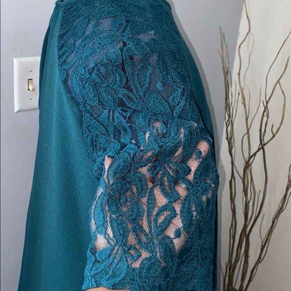 Lace Sleeve Flow Dress - Picture 4 of 5